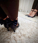 Scarpin Preto com Laço Traseiro e Salto Fino